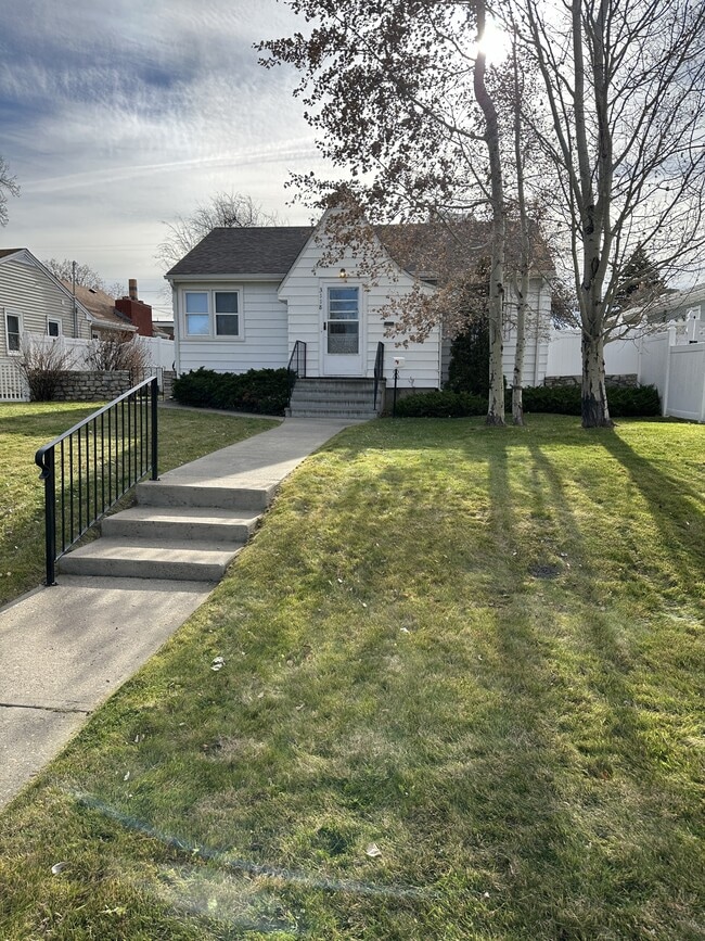 Building Photo - 3118 4th Ave S