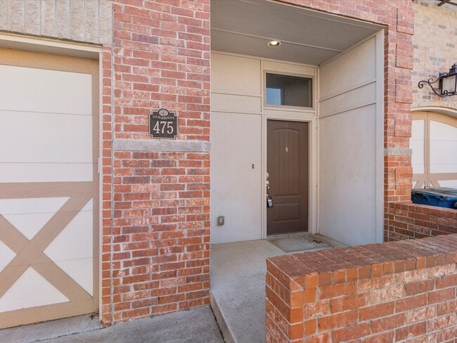 Building Photo - Move in Special! Gorgeous newer 2br 2.5ba Townhome!!