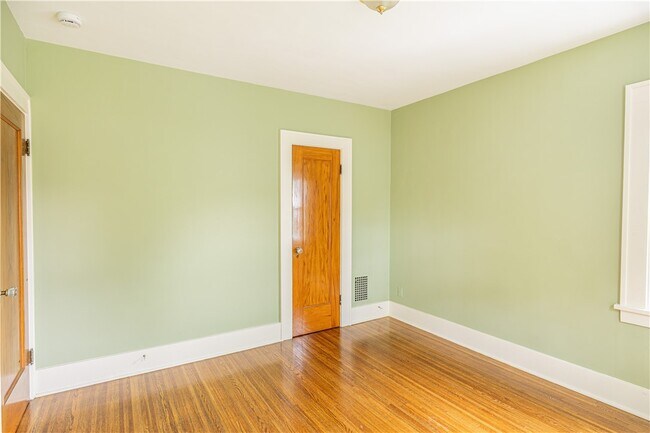 Building Photo - 54 Seminole Way