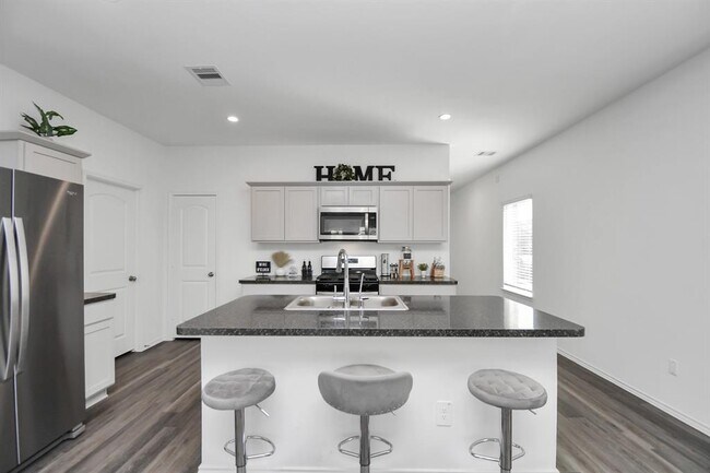 Building Photo - 5227 Castlebury Meadows Dr