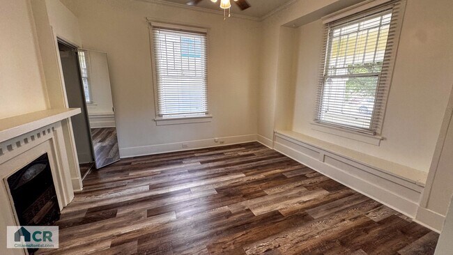 Building Photo - University Area 4bd/2ba With Private Backyard!