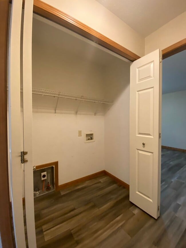 Building Photo - 3 Bedroom Home in Jimtown Schools!