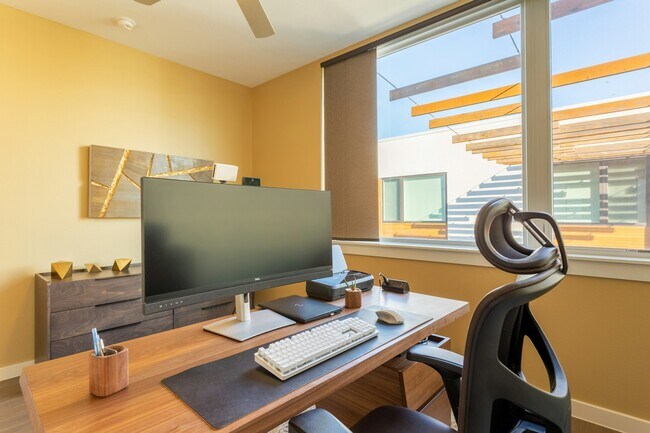 Building Photo - 2002 E 7th St