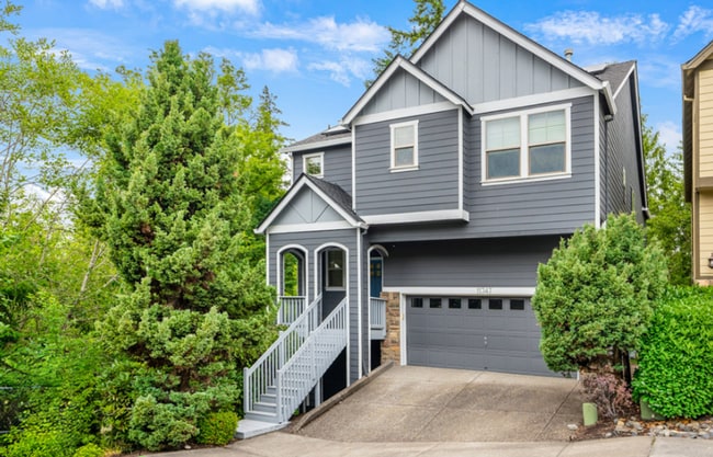 Primary Photo - Spacious 5-Bedroom Retreat with Private Gr...