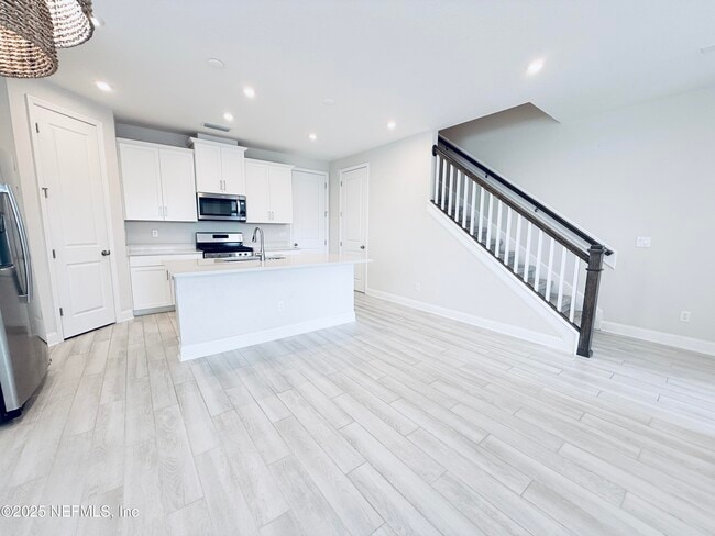 Building Photo - 14161 Sea Wave Ln