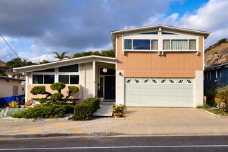 Building Photo - Newly Renovated!! 6 Bedroom property on Baja! (Lease out, pending signatures. Check back in a few...