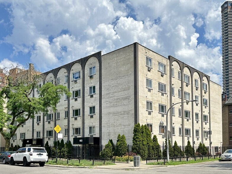 Building Photo - 654 W Grace St
