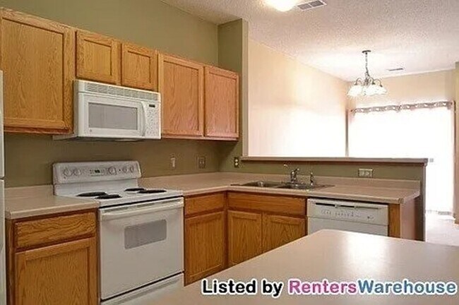 Building Photo - 2 Bed 2 Bath Townhome in Shakopee
