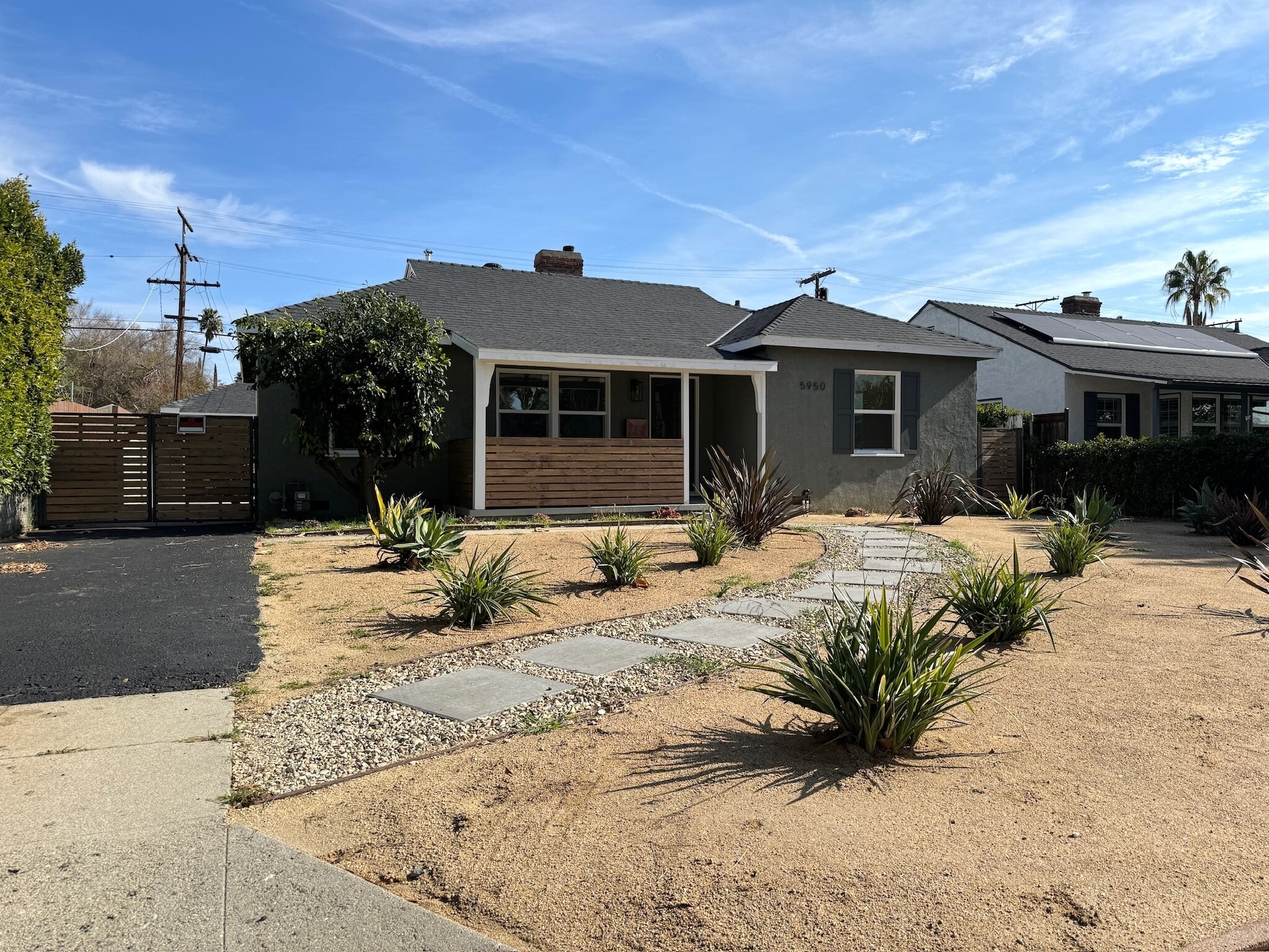 Building Photo - 5950 Simpson Ave