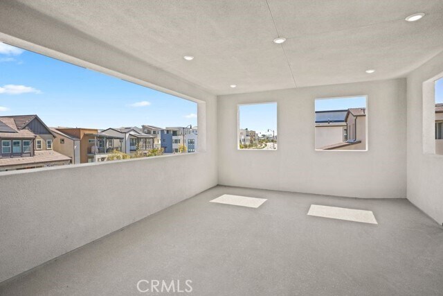 Building Photo - 430 Lobata