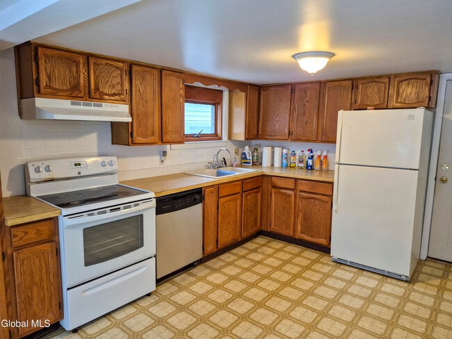 Building Photo - 160 Old Plant Rd