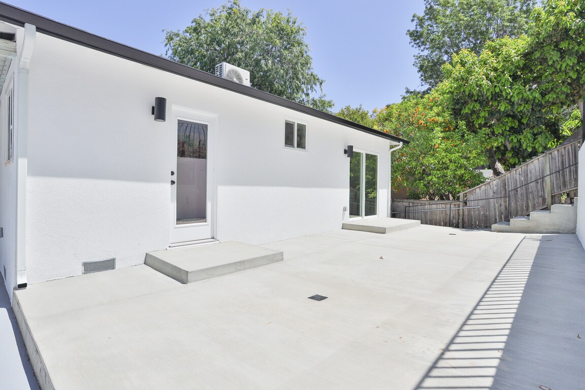 Building Photo - 1425 El Paso Dr