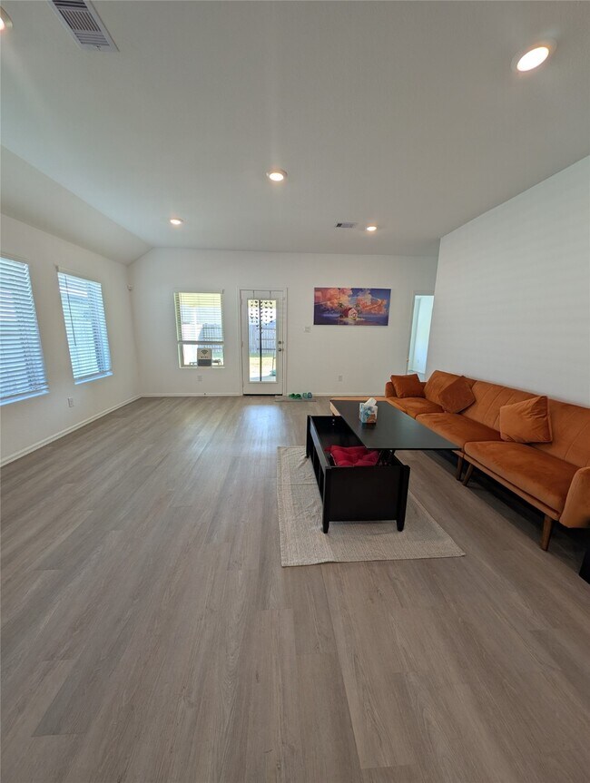 Building Photo - 9918 Highland Harvest Dr