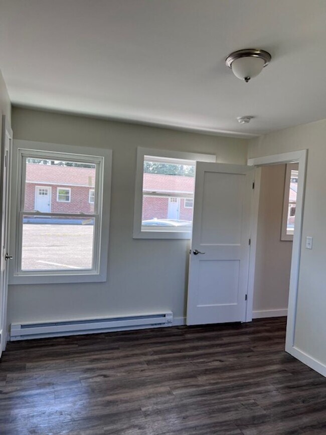 Building Photo - Beautifully remodeled and completed 1 bedr...