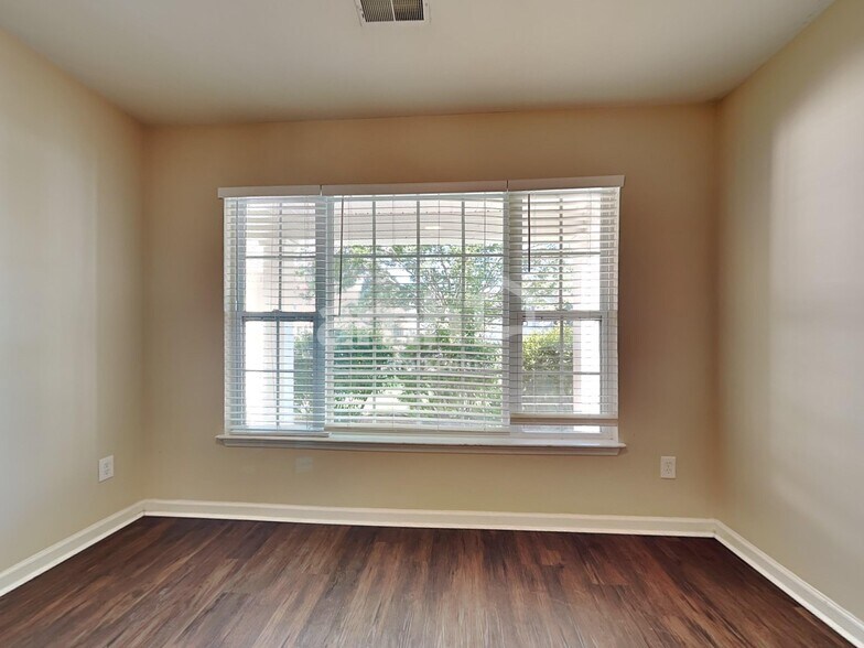 Building Photo - 219 Sparkleberry Ln