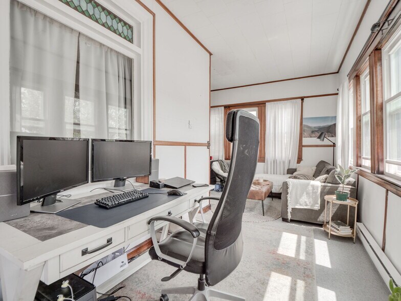 Building Photo - 3 Monmouth St