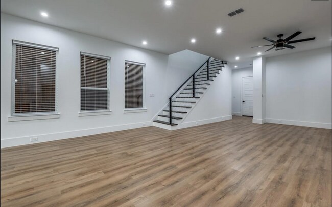 Building Photo - 2345 Hondo Ave