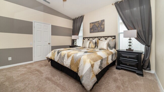 Building Photo - 8190 Fan Palm Way