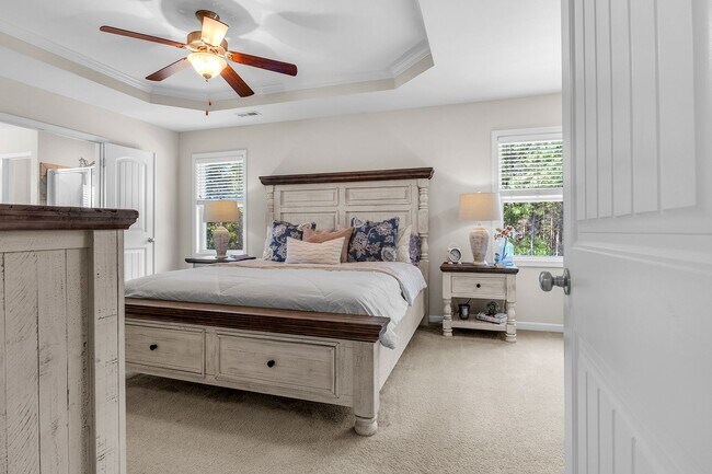 Building Photo - 4 bedroom 2.5 bathroom home close to beaches, shopping, and Marine Corps Bases.