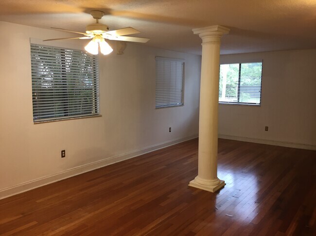 Building Photo - 3182 Day Ave