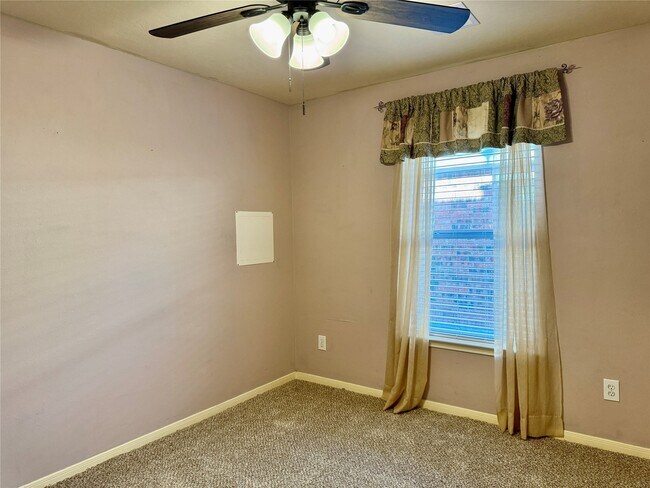 Building Photo - 2711 Lakecrest Way Dr