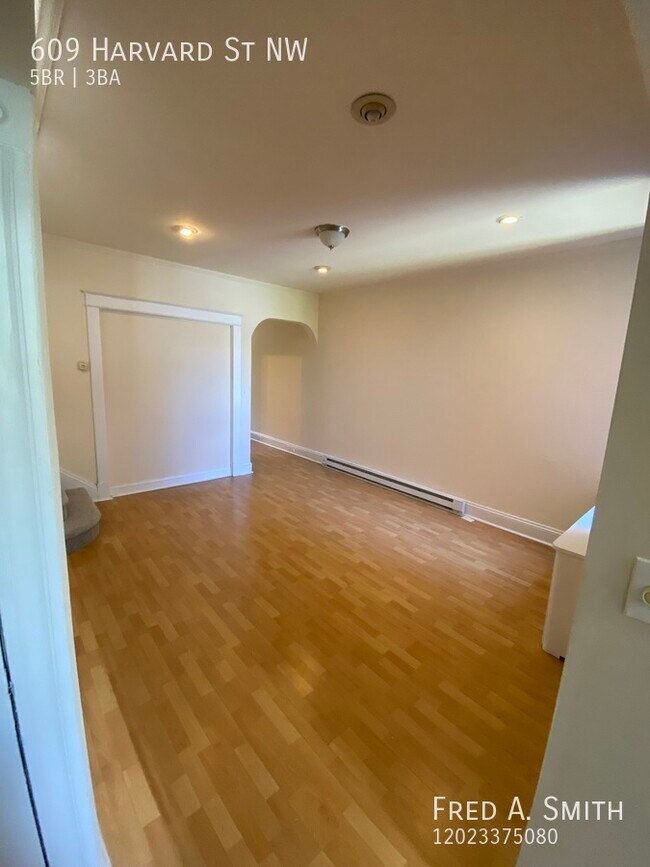 Building Photo - 5 Bedroom Townhouse Next To Howard Univers...