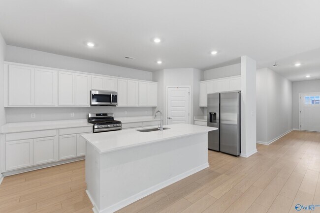 Building Photo - 15007 Greenleaf Dr