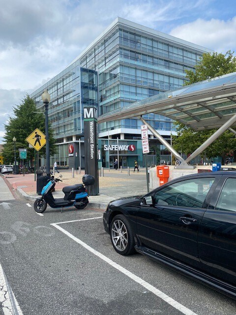 Safeway/CVS/Starbucks/Metro (1 Block) - 1250 4th St SW