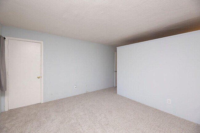 Building Photo - 1212 NE 14th Ct