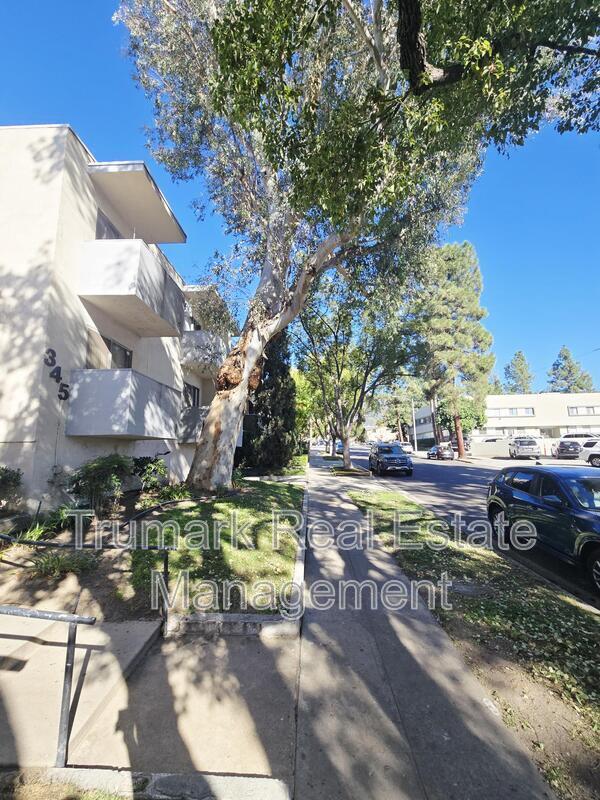 Building Photo - 345 E Tujunga Ave