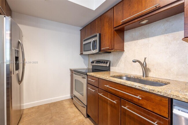 Building Photo - 50 Ocean Ln Dr