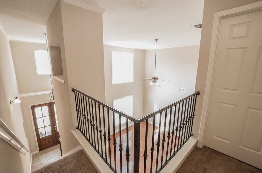 Building Photo - 1132 Hoska Cove