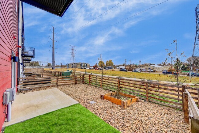 Building Photo - $2,795 - 3 bed, 3.5 bath located in Lakewood with AC, and In Unit Laundry!