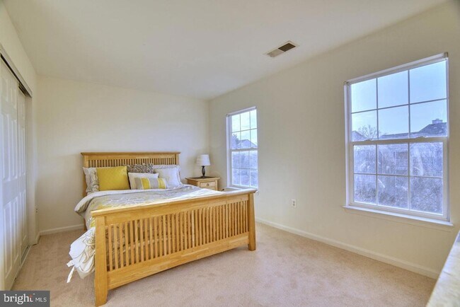 Building Photo - 3563 Sherbrooke Cir