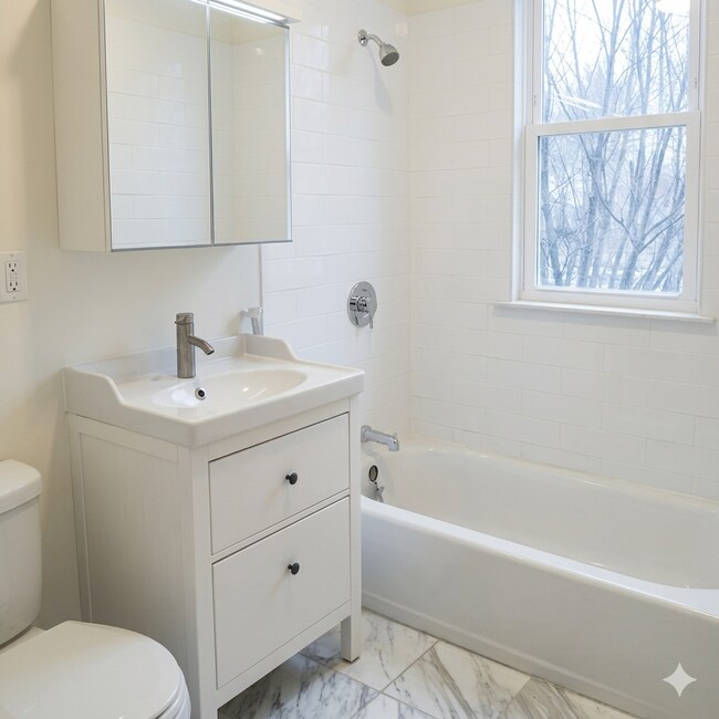 Building Photo - Available NOW! Spacious 3 BED 1 BATH in quiet neighborhood