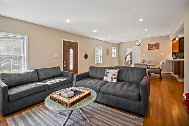 Building Photo - 300 Lawton St