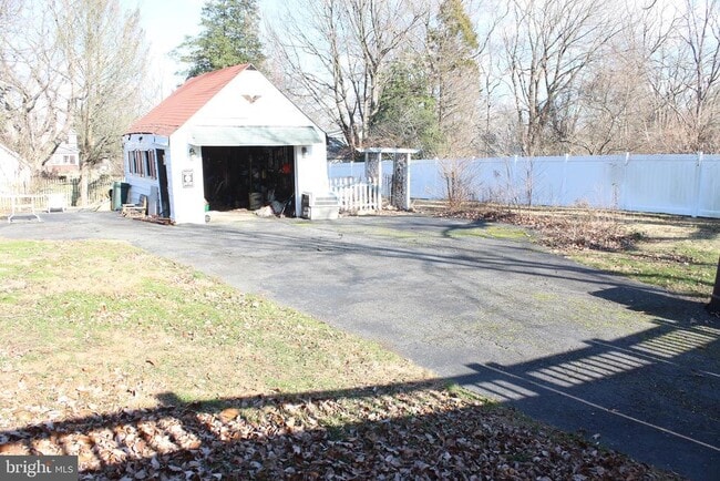 Building Photo - 217 Villanova Rd