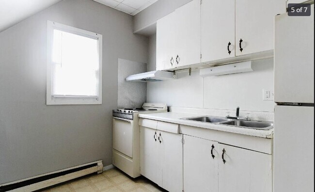 Building Photo - 1701 W Adams St