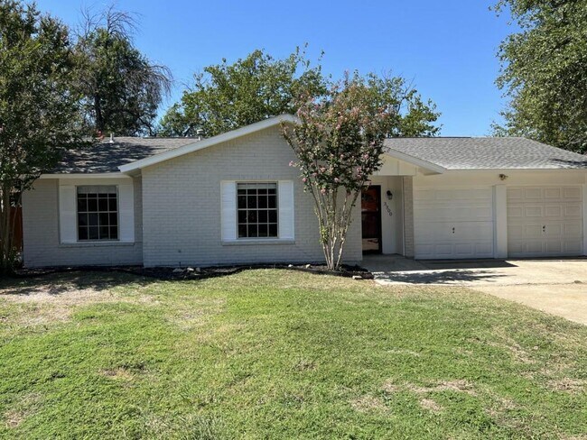 Building Photo - 3300 Winderemere Drive