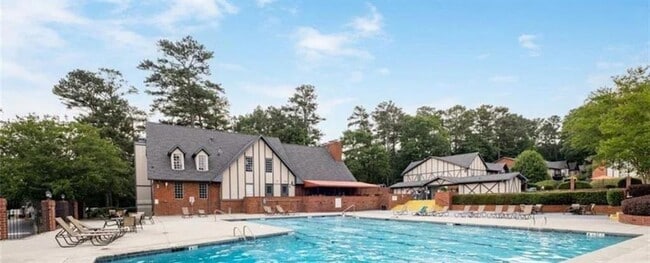 Building Photo - 6851 Roswell Rd