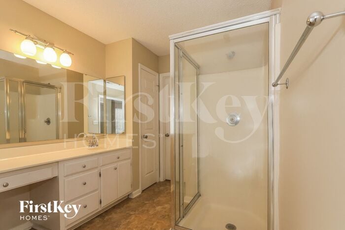 Building Photo - 13701 Strathaven Dr