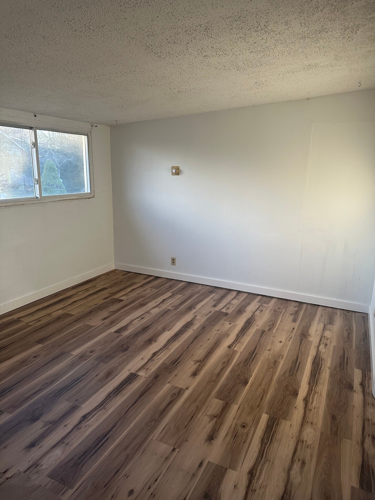 Building Photo - 404 Riverview Dr