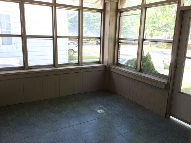 Building Photo - 253 Valley Ave SW