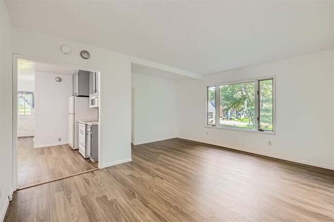 Building Photo - 4001 Tonkawood Rd