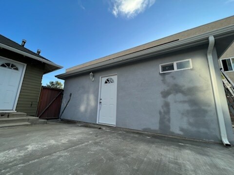 Building Photo - 541 E Palmer Ave