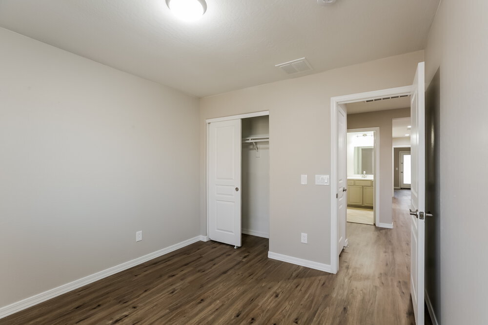 Building Photo - 809 E Agua Fria Ln