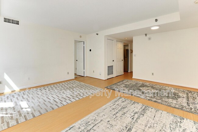 Building Photo - 2400 Clarendon Blvd