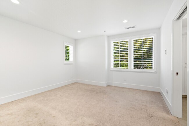 Building Photo - 39527 Stevenson Pl