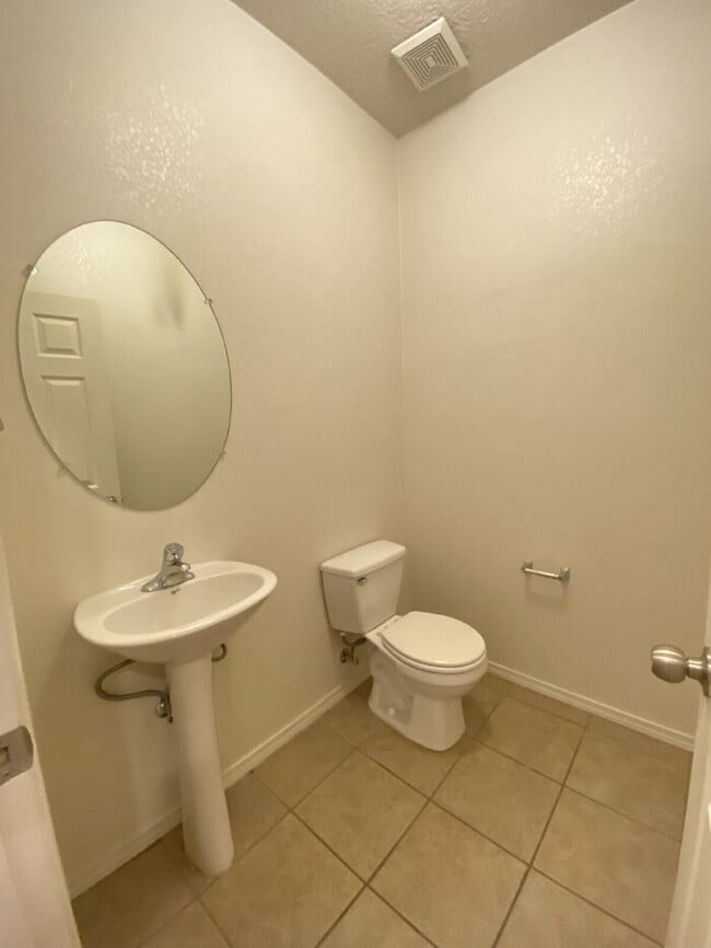 Building Photo - GATED COMMUNITY - 2 Story Townhouse - All BR Upper Level