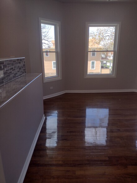 Building Photo - 48 W 21st St